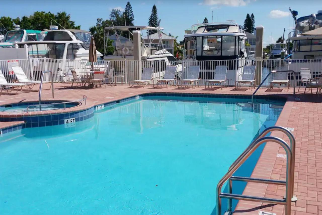 Bay Front Oasis Lägenhet St. Pete Beach Exteriör bild